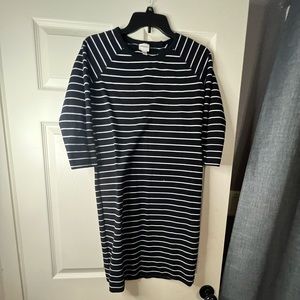 A midi black and white dress. With 3/4 sleeves